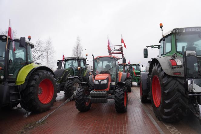 Protest rolników z 20 lutego. Blokada drogi obok Białegostoku