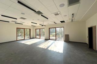 Wyremontowana zabytkowa leśniczówka i jej otoczenie