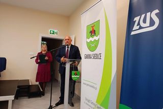 W ramach umowy seniorzy z gminy Siedlce wezmą udział w różnych zajęciach edukacyjnych i integracyjnych