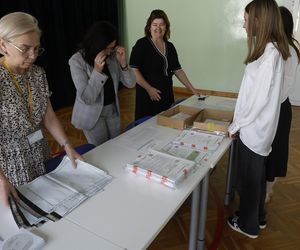 Egzamin ósmoklasisty 2025: matematyka 14.05.2025. Przecieki zalewają internet! Mamy cały arkusz! [RELACJA NA ŻYWO]