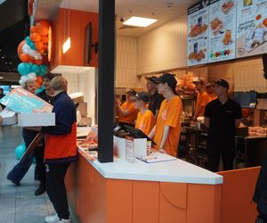 Tłumy na otwarciu Popeyes w Olsztynie. Rekordzista czekał w kolejce ponad 20 godzin