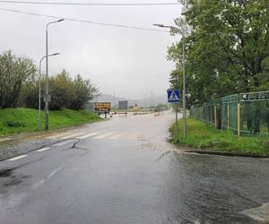 Jelenia Góra zalana. Pod wodą jest już 30 domostw, wiele dróg jest nieprzejezdnych 