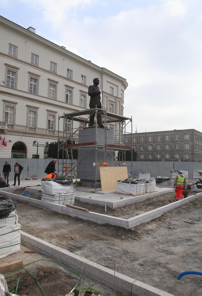 Kaczyński stanął na placu Piłsudskiego
