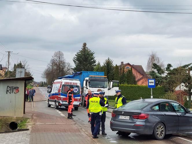 Śmierć na drodze w Ambrożowie. Ciężarówka potrąciła mężczyznę