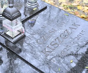 Generał Czesław Kiszczak ma skromny grób