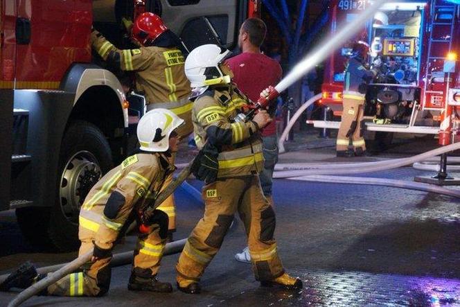 Potężny pożar kamienicy w Nakle nad Notecią. Nie żyje jedna osoba