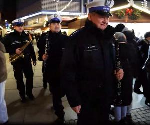 Policjanci zagrali na jarmarku bożonarodzeniowym w Katowicach