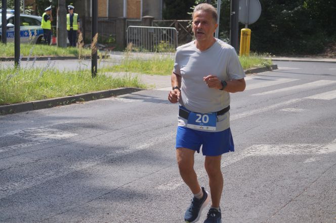 Seniorzy w Bydgoszczy pokazali moc! Blisko setka na starcie pierwszego Biegu Seniora