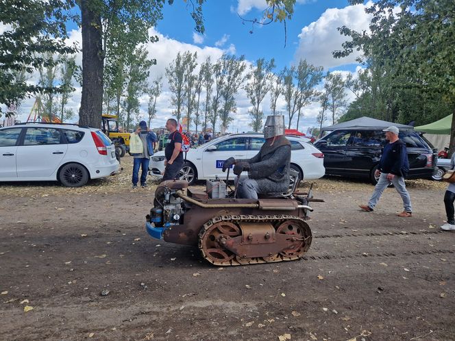 XXIII Międzynarodowy Festiwal Starych Ciągników i Maszyn Rolniczych im. Jerzego Samelczaka. Zdjęcia z parady i terenu festiwalu
