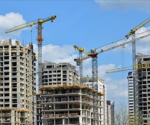 W tych miastach mieszkania są tańsze