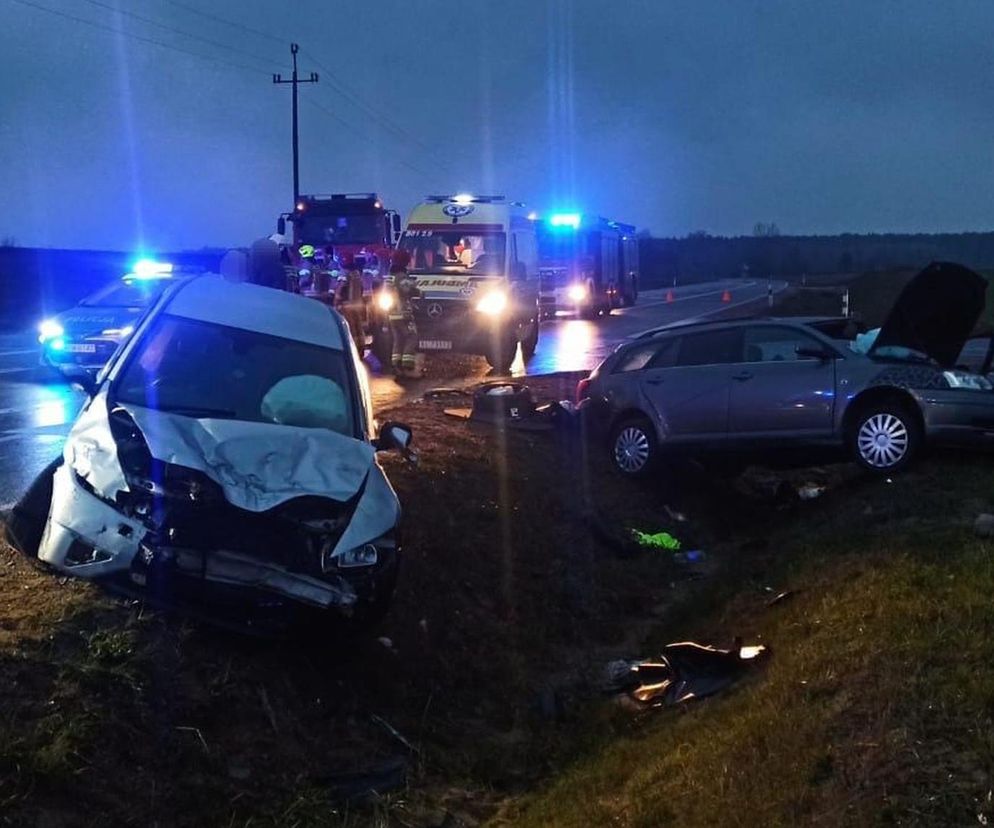 5 osób w szpitalu. Dzieci jechały bez fotelików. Groźny wypadek w Podlaskiem