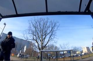 Zziębnięta seniorka odnaleziona na przystanku w Toruniu