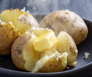 Nie daj się straszyć węglowodanami. Pieczone ziemniaki wsparciem dla serca [BADANIA]
