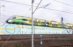 Mural przy stacji kolejowej Warszawa Zachodnia – element kampanii „Bezpieczny Przejazd”
