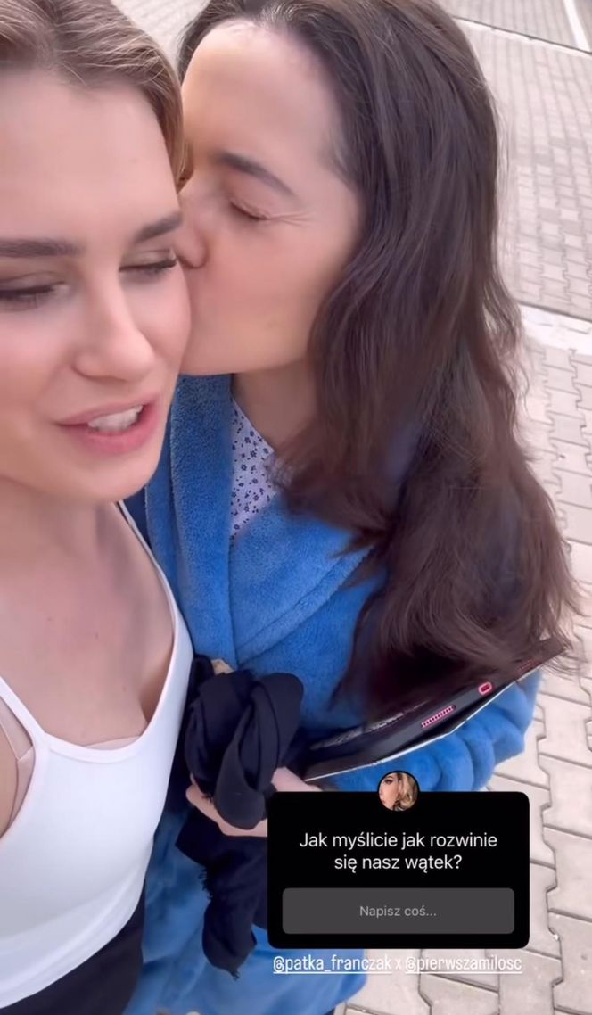 Pierwsza miłość. Angelika (Patrycja Franczak), Eliza (Anna Maria Sieklucka)