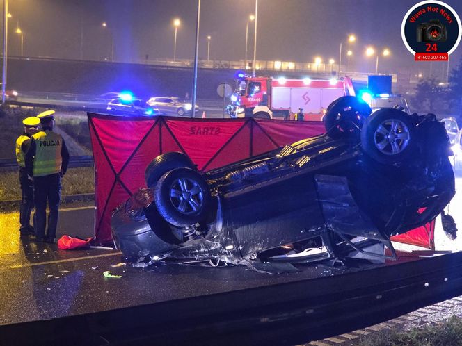 Matka nie żyje, w aucie dzieci. Śmiertelne dachowanie w Warszawie