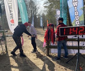 Biegli, aż na trasie został jeden zawodnik. Ponad 60 śmiałków na starcie zawodów pod Olsztynem