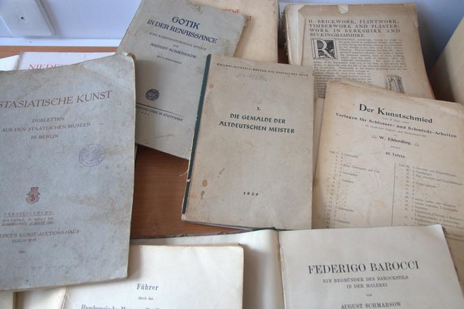 Bydgoszcz. Chciał sprzedać niemieckie książki, trafił do aresztu