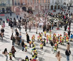 Kalisz zaprasza do tańca. Walc Barbary z Nocy i Dni wybrzmi na Głównym Rynku 