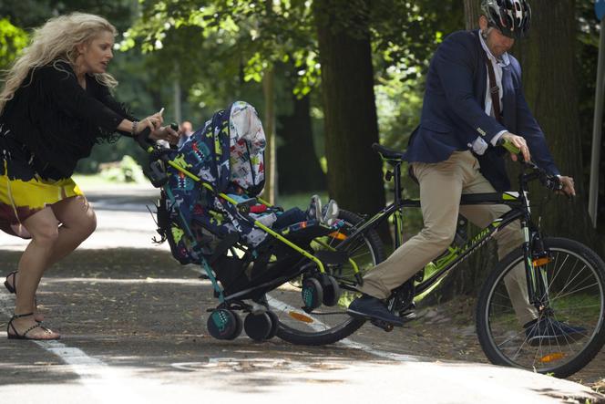 Przyjaciółki 8 sezon. Patrycja wpadnie pod koła rowerzysty Tomka. Narazi syna Mikołaja na niebezpieczeństwo - ZDJĘCIA