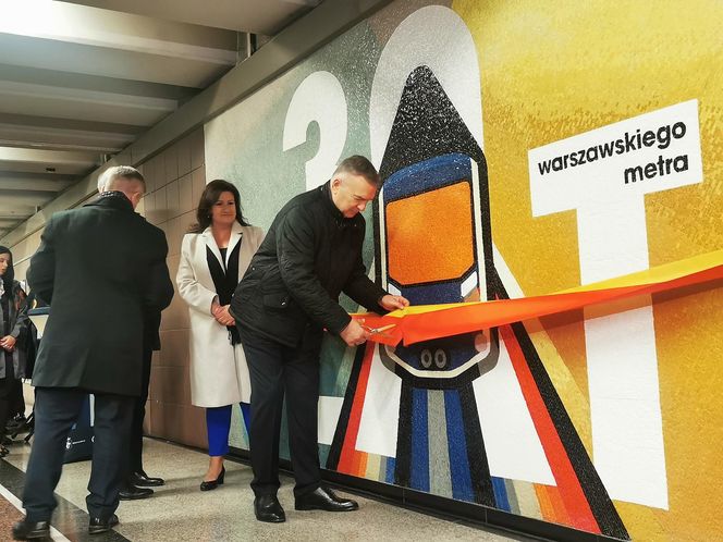 30 lat metra w Warszawie. Odsłonięcie mozaiki