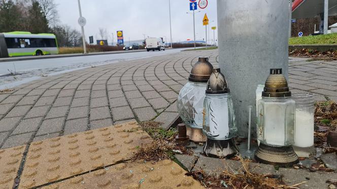 To tu zginęli Weronika i Sebastian. Na miejscu wypadku płoną znicze