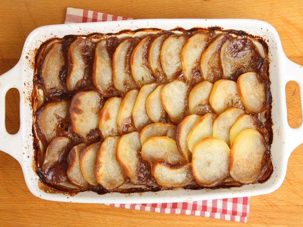 Gulasz wieprzowy zapiekany z ziemniakami: tak dobry, że można jeść codziennie