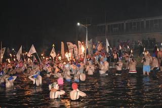 Dobre Miasto: V Jubileuszowa Karnawałowa Noc Morsów. Przyjechało ponad 400 osób z całej Polski [ZDJĘCIA]