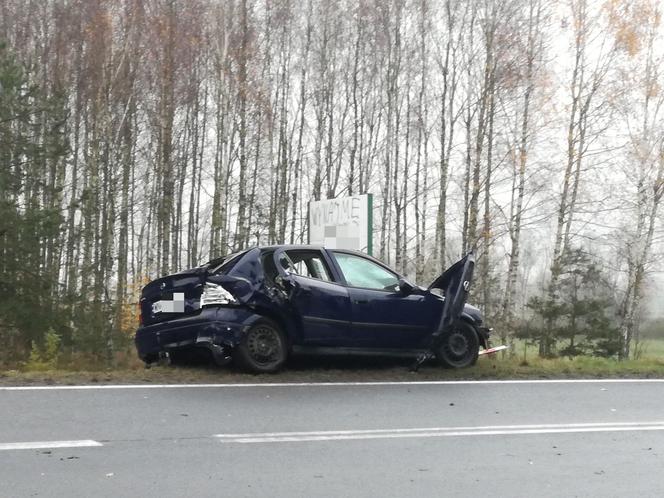 Ploski. Wypadek na DK 19. Opel zderzył się z peugeotem. Jedna osoba ranna