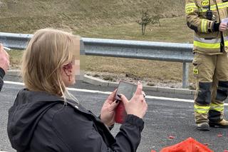 Horror w powiecie wołomińskim. Przerażający wypadek. Honda koziołkowała przez kilkadziesiąt metrów