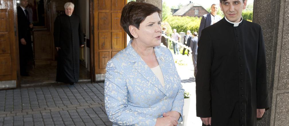 Syn Szydło zrzuca sutannę