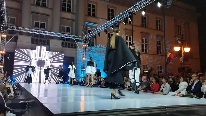 RADOM FASHION SHOW