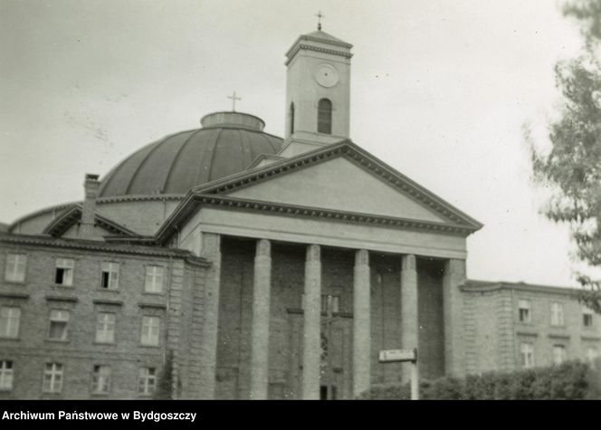 Projekt kościoła powstał w 1924 roku i był wzorowany na rzymskim Panteonie
