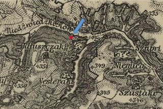 Młocarnia zakopana w ziemi.