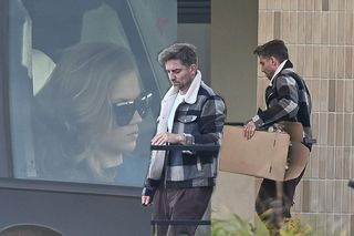 Agnieszka Kaczorowska siedzi i pachnie, a Rogacewicz wynosi śmieci i je kanapke poza autem... Fajna para?