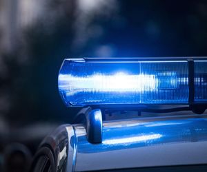 Tragiczny wypadek na przejeździe kolejowym w Aleksandrowie Kujawskim. Nie żyje kierowca dostawczaka 