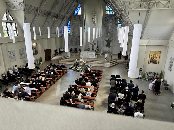  Pogrzeb Amelki i jej mamusi. Tłumy żegnają ofiary pożaru 