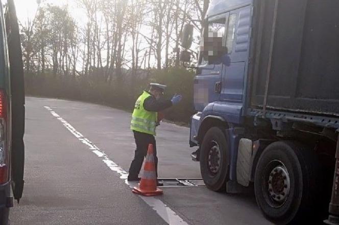 Za ciężki transport szamba degradował drogi. Przewoźnikowi grozi ogromna grzywna