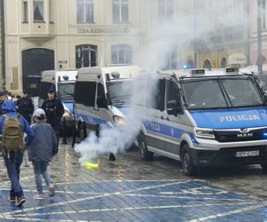 Chuligani zdewastowali zabytkowy rynek. Straty ogromne