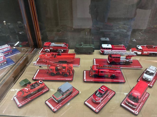 Miniaturowe samochody w Miasteczku Galicyjskim w Nowym Sączu