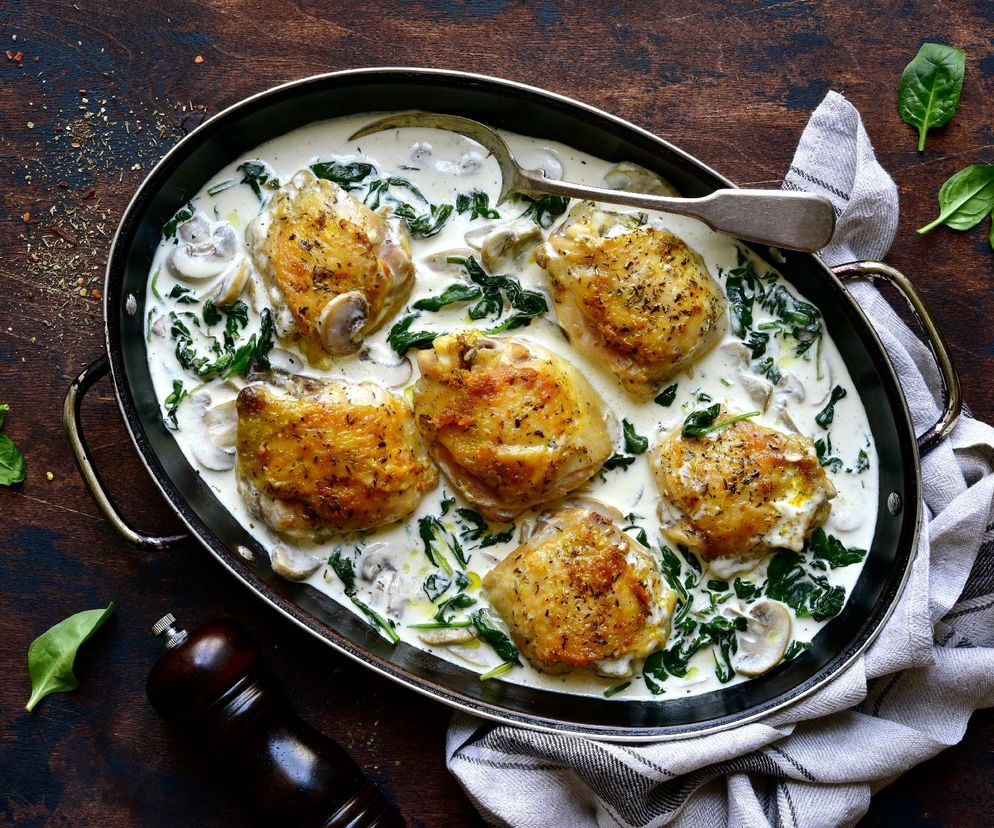 Kurczak w kremowym sosie szpinakowo-pieczarkowym 