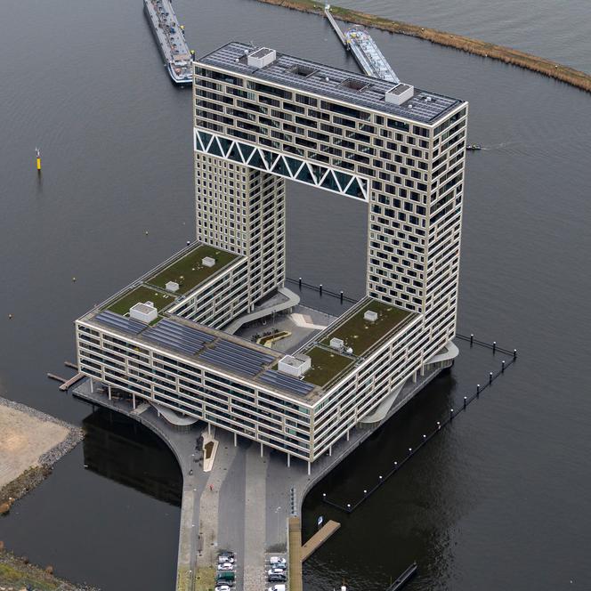 Budynek apartamentowo-hotelowy Pontsteiger nad rzeką IJ w Amsterdamie, proj. arons en gelauff architecten, 2007-2018