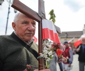 Narodowy Marsz Życia przez Warszawę. Organizatorzy mówią, że idą w obronie „poczętych dzieci zagrożonych aborcją”