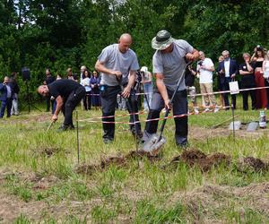 Mistrzostwa w kopaniu grobów na czas w Targach Kielce