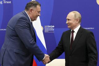 Putin ukrywa swój niski wzrost! Chodzi na obcasach, sadza gości na niskich krzesłach