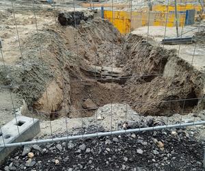 Na Starym Rynku odnalezione średniowieczne mury