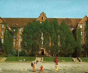 To jeden z najpiękniejszych budynków w Olsztynie. Dawniej pomieszczenia zajmowało m.in. Gestapo