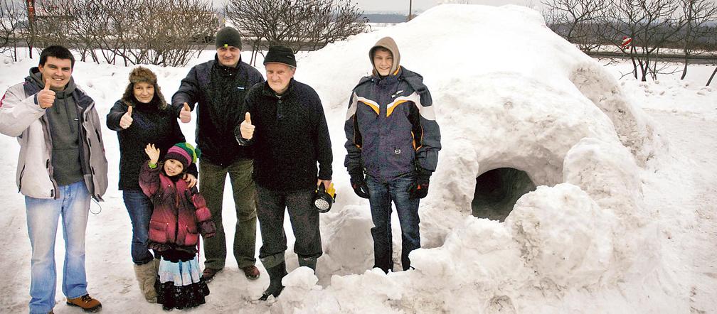 Z nudów zbudowali sobie igloo