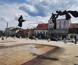 Rzeźby Jerzego Kędziory, Stary Rynek w Częstochowie