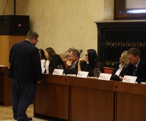 Nadzwyczajna sesja Rady Warszawy